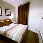 Staycity Aparts Christchurch Hotel *
